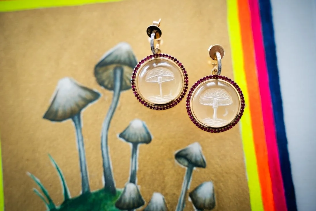 🌿 Medicine Chest: The Power of Plants 🌿
✨ Carved Stone Collection ✨
Contact: sales@jadejagger.com
Discover the beauty of #Gold, #Diamond, #Crystal, #Pearl, #Malachite, #Opal, #Labradorite, #Moonstone, #Amethyst, #Psychedelic
#finejewellerydesig