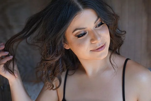 @ale__v you are one glowy goddess 💁🏻‍♀️
.
.
.
#bayareamua #makeupartist #hairstylist #hairbyrosheen #makeupbyrosheen #beautybyrosheen
