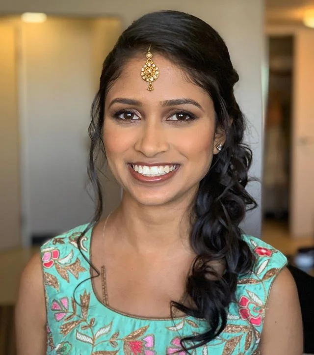 Makeup and hair for @pooja520 mehendi! .
.
.
#mehendimakeup #mehendihair #sidebraid #braidupdo #makeup #hairandmakeup #bridalhairandmakeup #beautybyrosheen