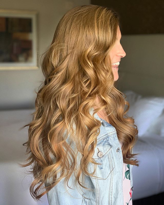 Finally got my hands on @breanna.walter s head of gorgeous locks! Thanks for choosing me to give you layers! .
.
.
#bayareahairstylist #longhaircut #longlayers #curls #beautybyrosheen #licensedtocreate