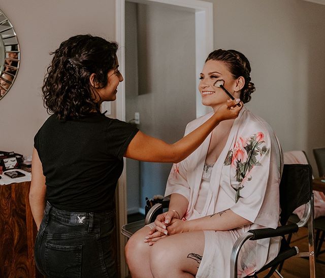 That sweet smile ☺️
#admeyeringtheview .
.
.
📸 @sunshineshannon 👰🏼 @heygirlhayyyes 💄 @beautybyrosheen