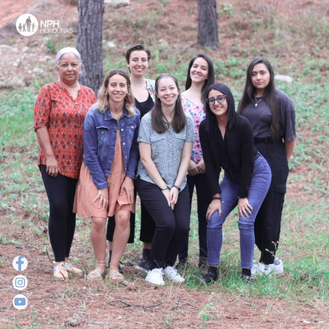 Christine (middle) in Honduras 