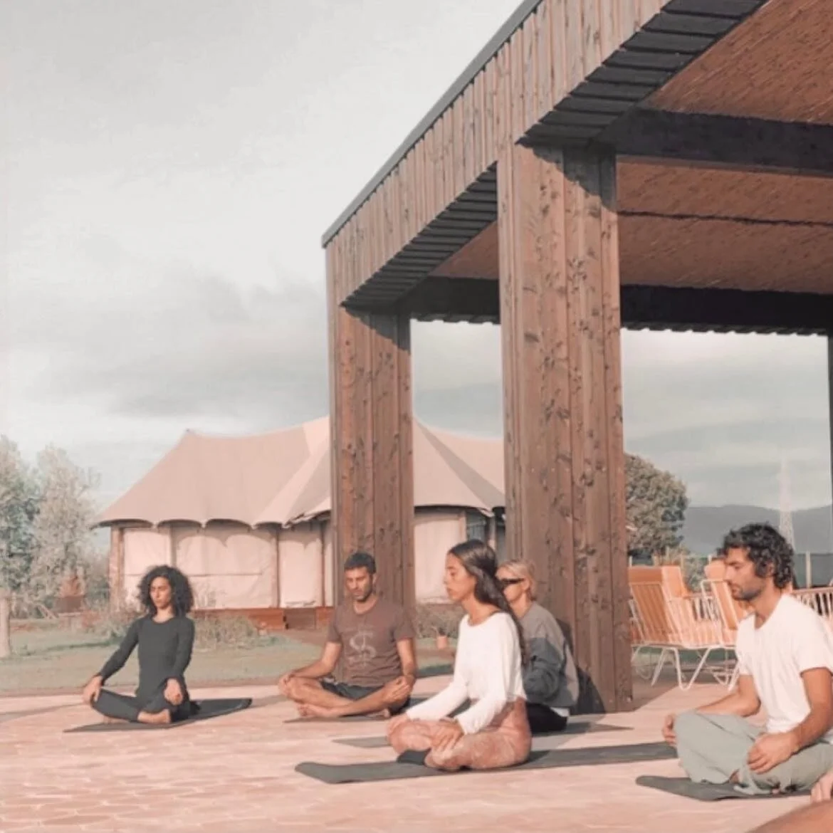 Per tenere la location attiva e offrire al pubblico un&rsquo;occasione per respirare e ritrovare il contatto con la natura in questo momento difficile, nel rispetto delle norme di sicurezza, abbiamo organizzato insieme ad @_holistically_ , nuova real