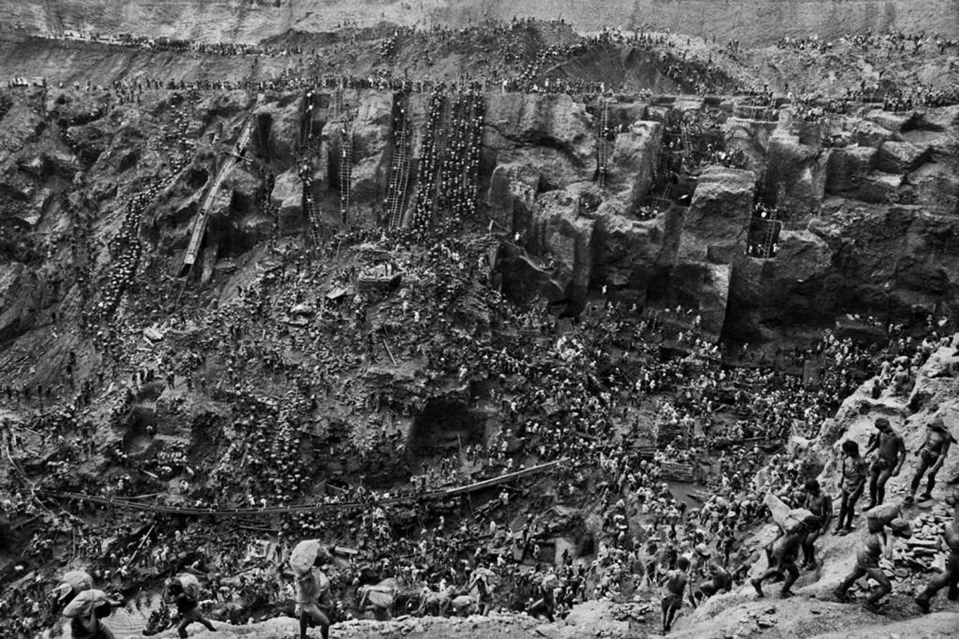 Sierra Pelada gold mine Amazon 1980s : Sebastião Salgado