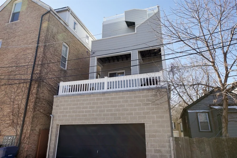 GARAGE AT 1623 N MOHAWK STREET CHICAGO.