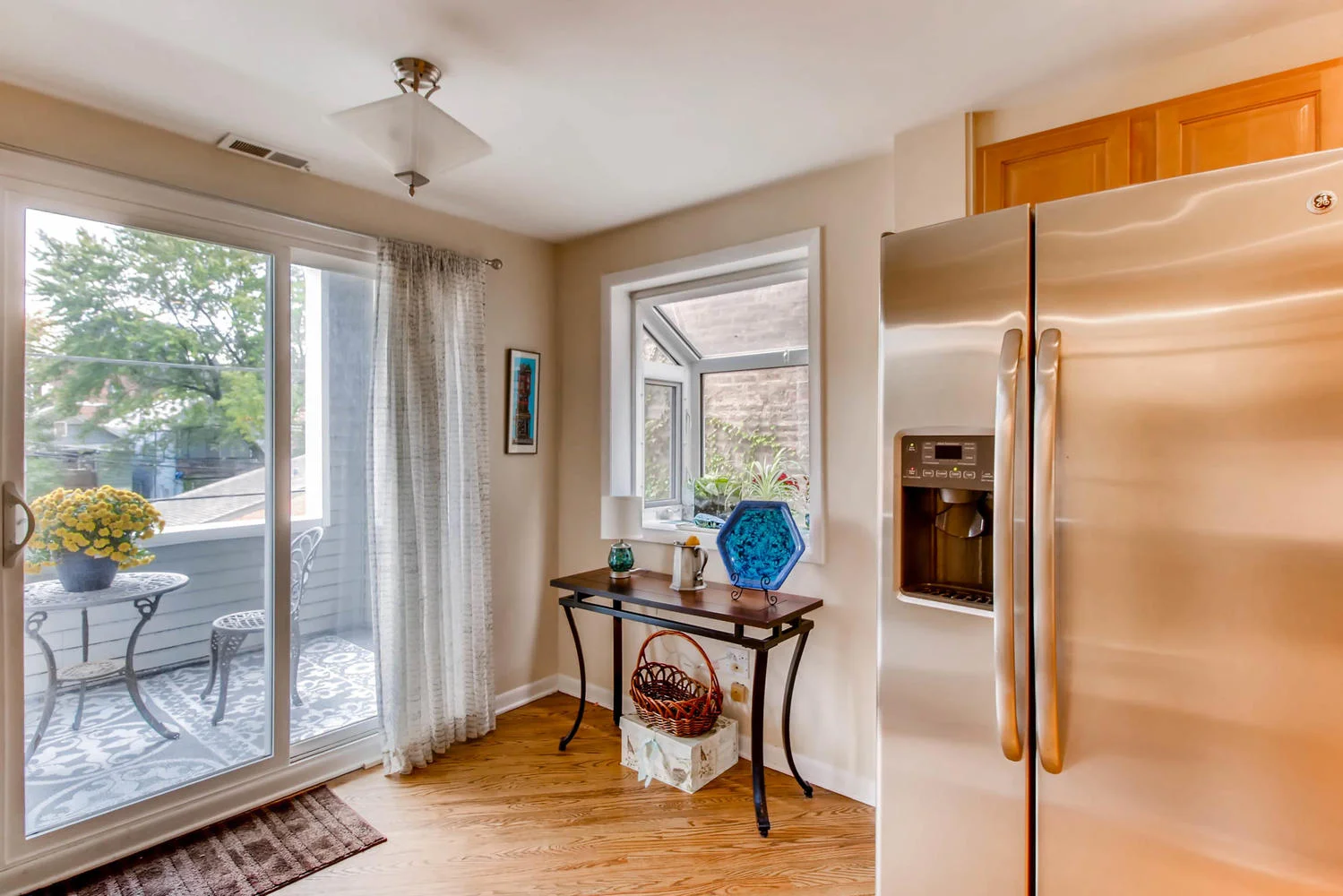 UNIT 2 KITCHEN AT 1623 N MOHAWK STREET CHICAGO.