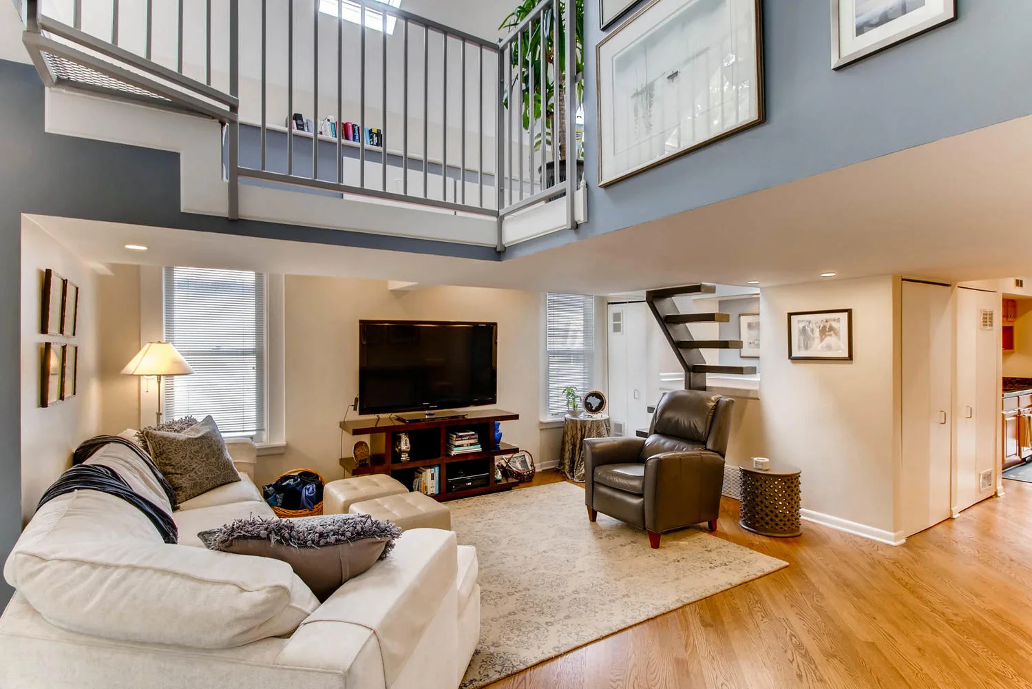 UNIT 2 LIVING ROOM AT 1623 N MOHAWK STREET CHICAGO.