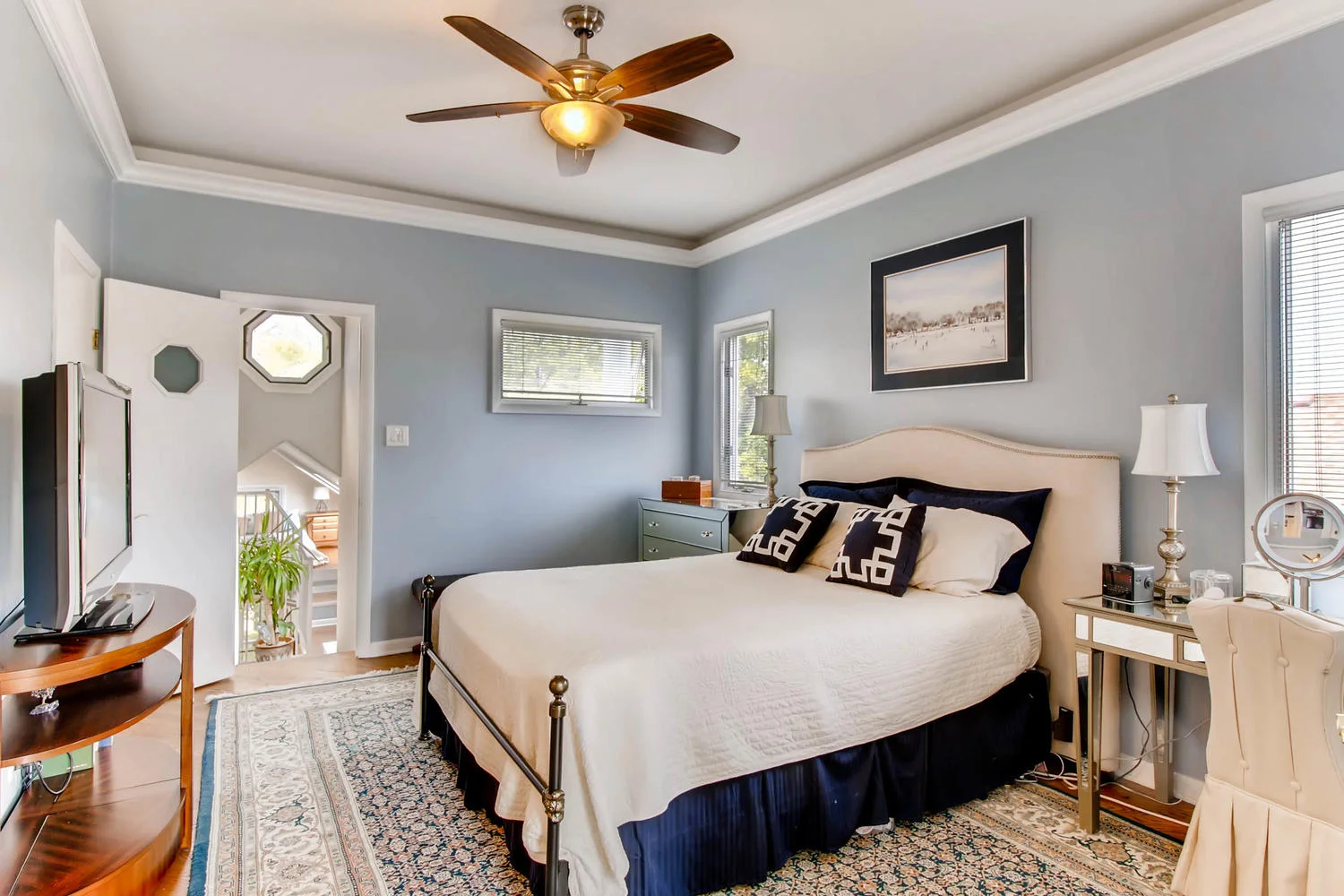 UNIT 2 BEDROOM AT 1623 N MOHAWK STREET CHICAGO.