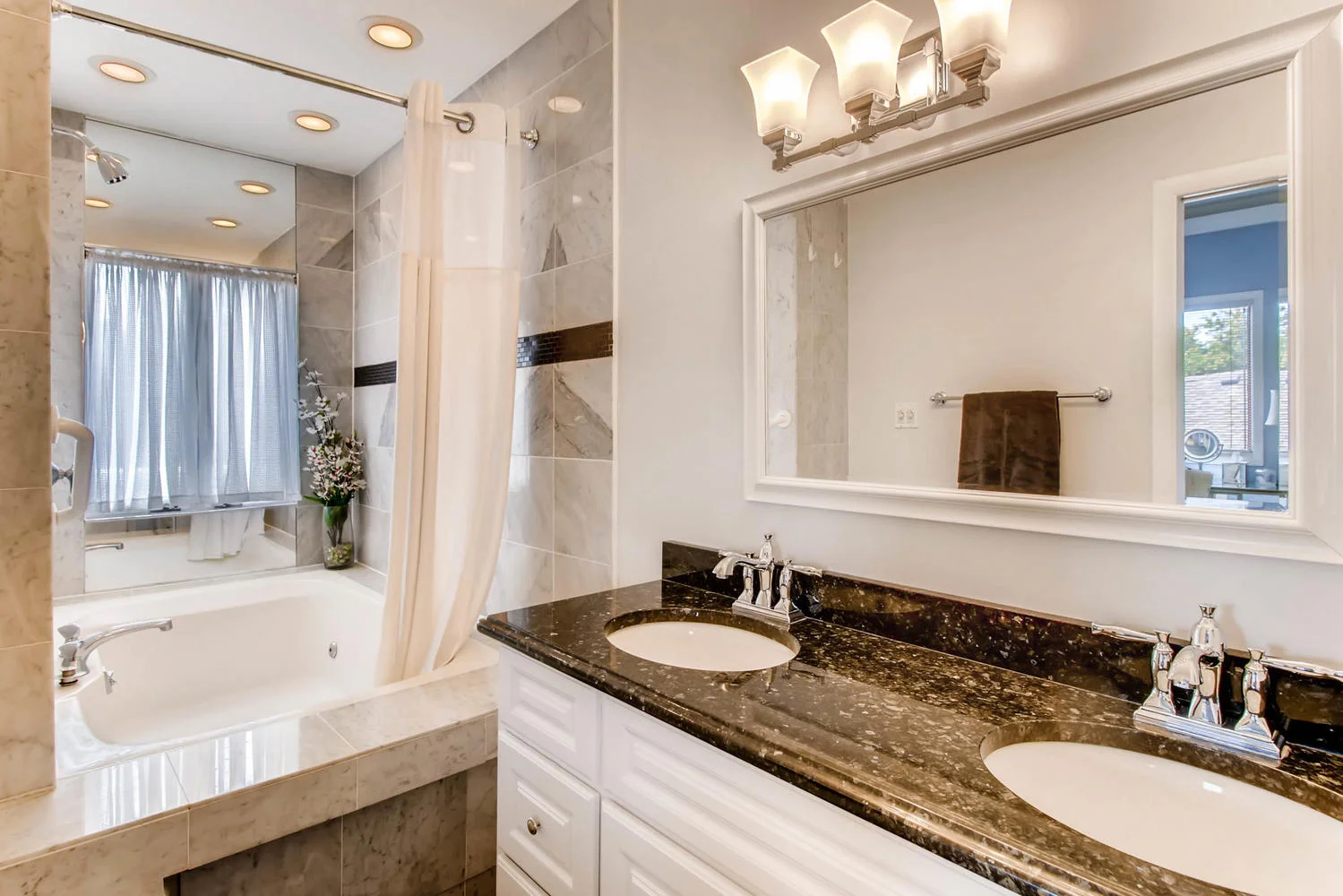 UNIT 2 BATHROOM AT 1623 N MOHAWK STREET CHICAGO.