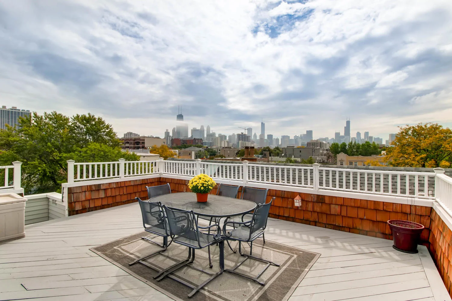 SKYLINE VIEW AT 1623 N MOHAWK STREET CHICAGO.