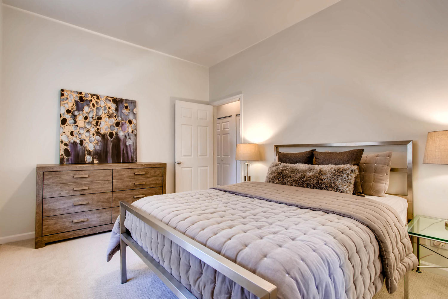 1234 west argyle st apt 3M-large-019-22-Bedroom-1500x1000-72dpi.jpg
