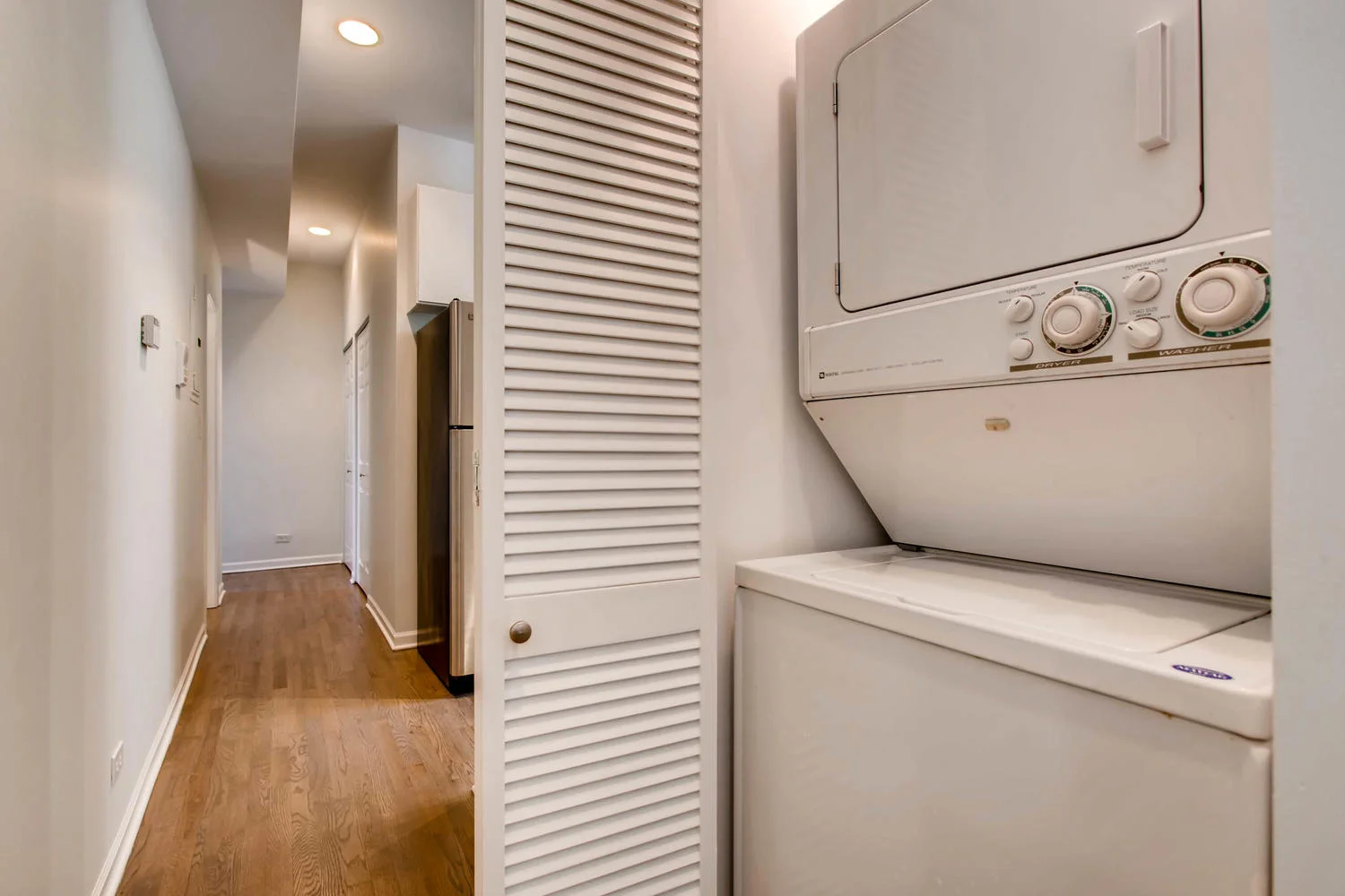 1234 west argyle st apt 3M-large-026-19-Laundry Room-1500x1000-72dpi.jpg