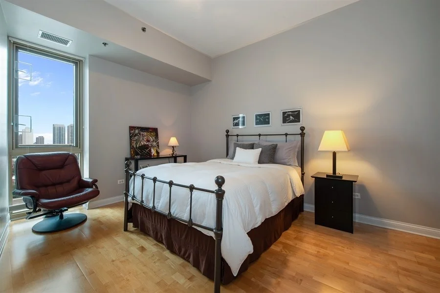 08_230WDivisionSt_1407_14_MasterBedroom_LowRes.jpg