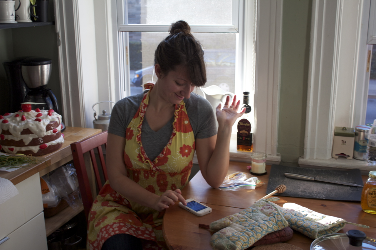 Blogtern in the kitchen.