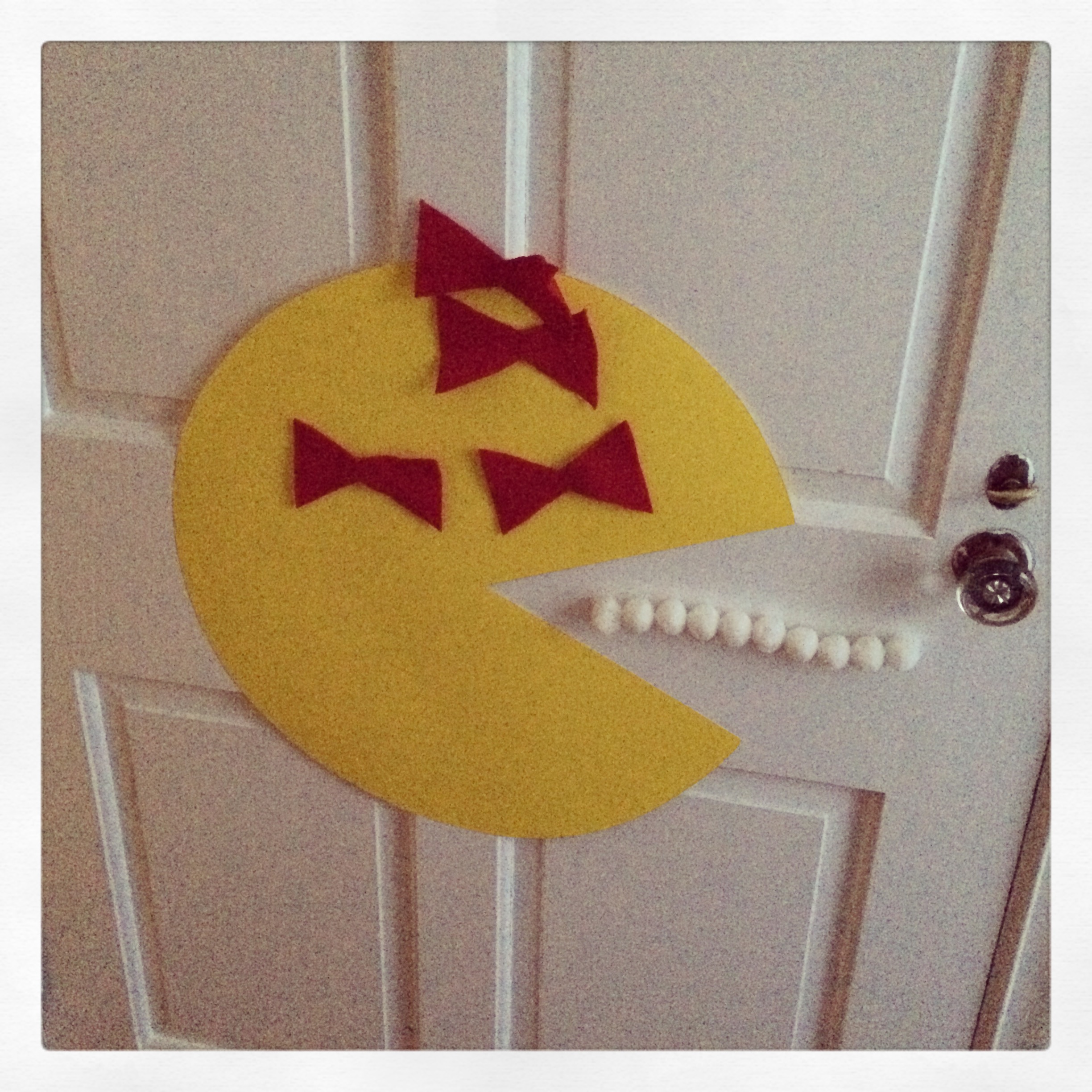  Pin the bow on Ms. Pacman 