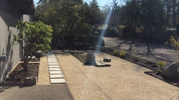 Modern lawn-free landscape by Ross NW Watergardens