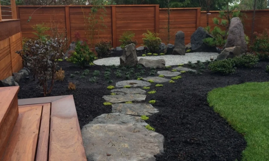  Stepping stones wind to the Japanese dry garden. 
