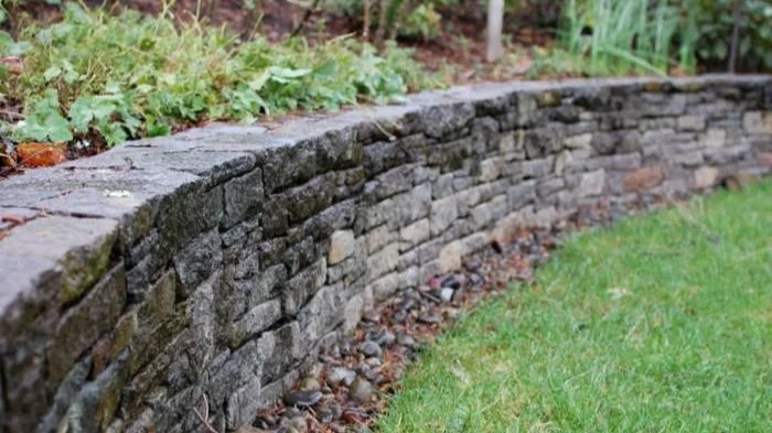 drystack-wall-lawn.jpg