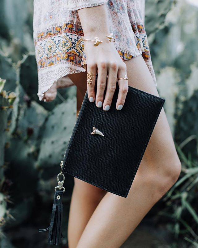 The perfect going out summer clutch 👌🏽🌞 Love this look from @slimshayedy of the ✨SHARKY CLUTCH✨ #limitededition #leathergoods #whomadethis #imadethis #knowwhereyourfoodcomesfrom