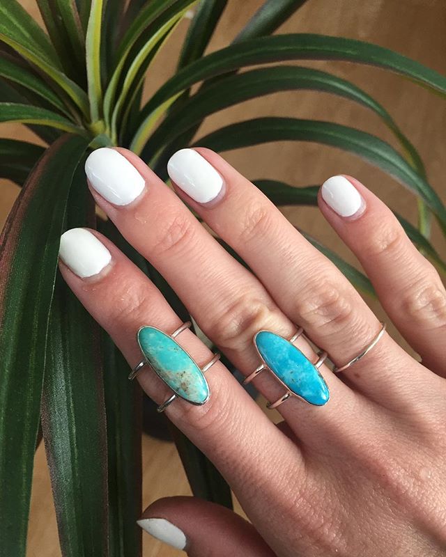 No filter so you can see the seriously amazing shades of Arizona Turquoise stones that I just set in a Sterling silver double band. 💙 $98 and free shipping with code SHELLYES. #momwillloveit #forwomenbywomen #shopsmall #mothersday #turquoise