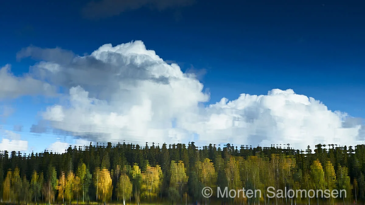 Mirror image, autumn mood (1/360s @ f/5.6, 50mm, ISO 200)