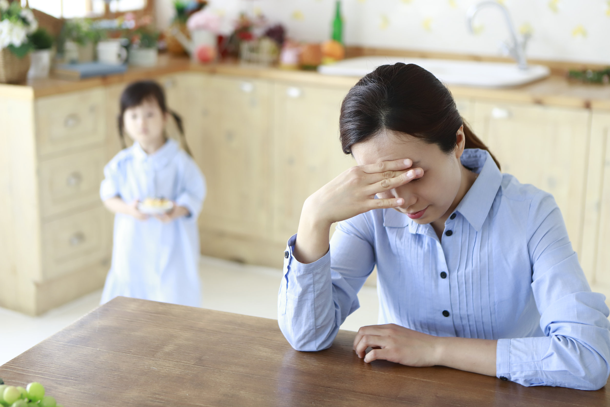 Ребенок ничего не видит. Стресс родителей. "Дети и стресс". Расстроенная мама. Родители и дети стресс.