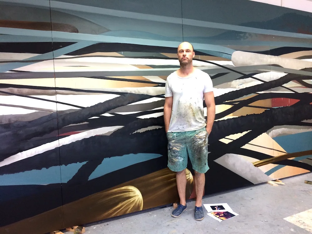 ©Kristine Hamann, Sebastian Menzke in seinem Atelier in Berlin vor einem neuen Werk