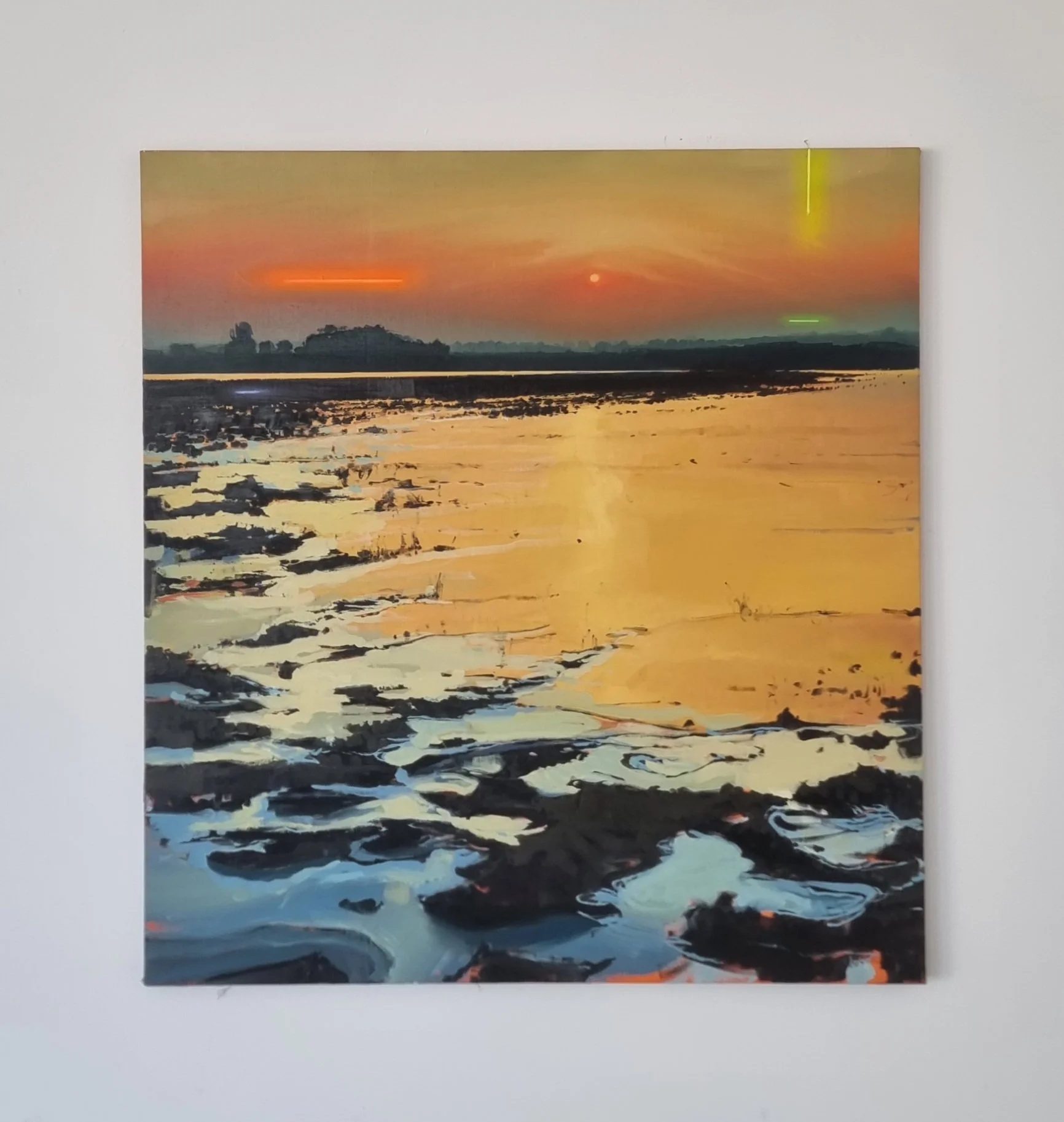 Sebastian Menzke – The New Sun, Öl auf Leinwand, 100 × 100 cm. Atmosphärische Landschaftsmalerei mit Wasserfläche, Himmel und aufgehender Sonne, kombiniert mit abstrakten Lichtlinien und zeitgenössischen malerischen Eingriffen.