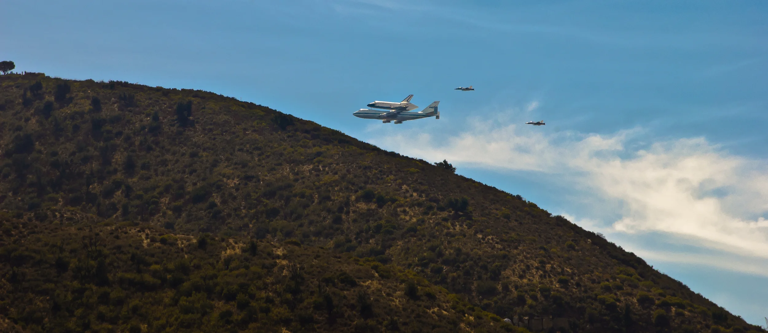 Endeavor over LA-20120921047-009.jpg