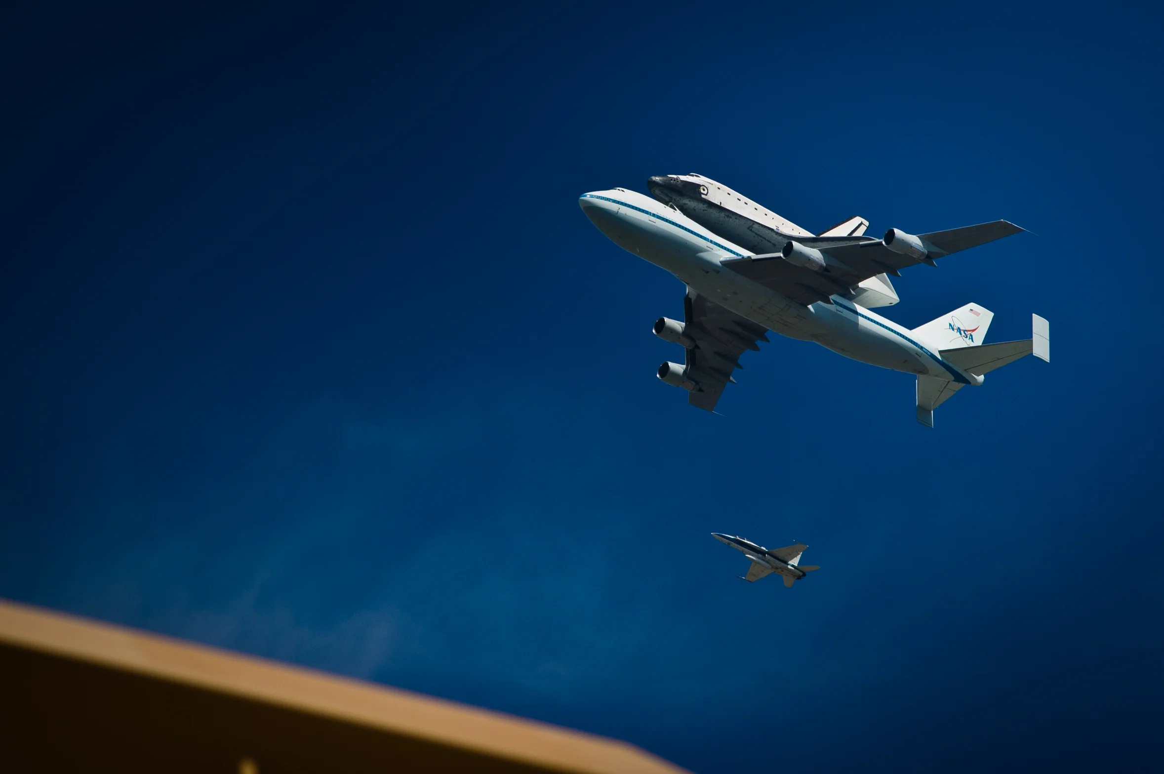 Endeavor over LA-20120921071-016.jpg