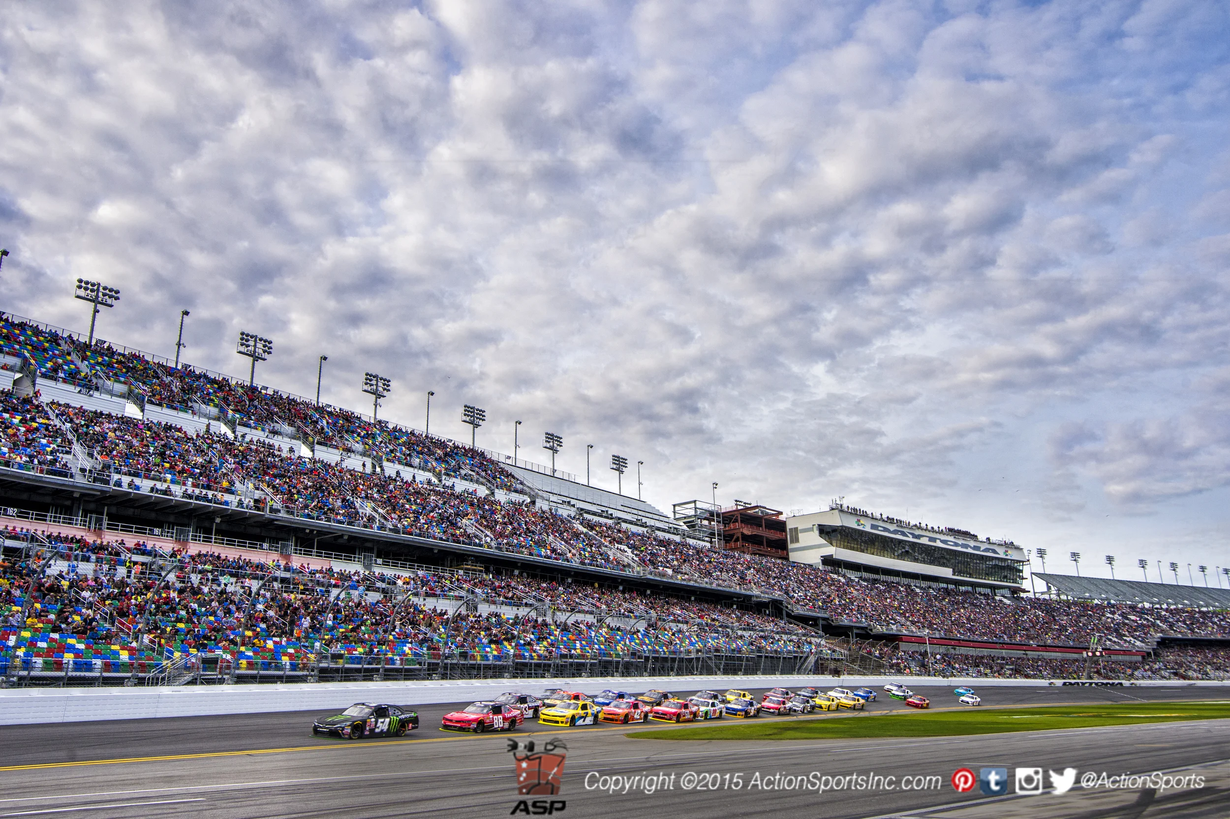 Kyle Busch (54) leads the pack along the front stretch during the Alert Today Florida 300