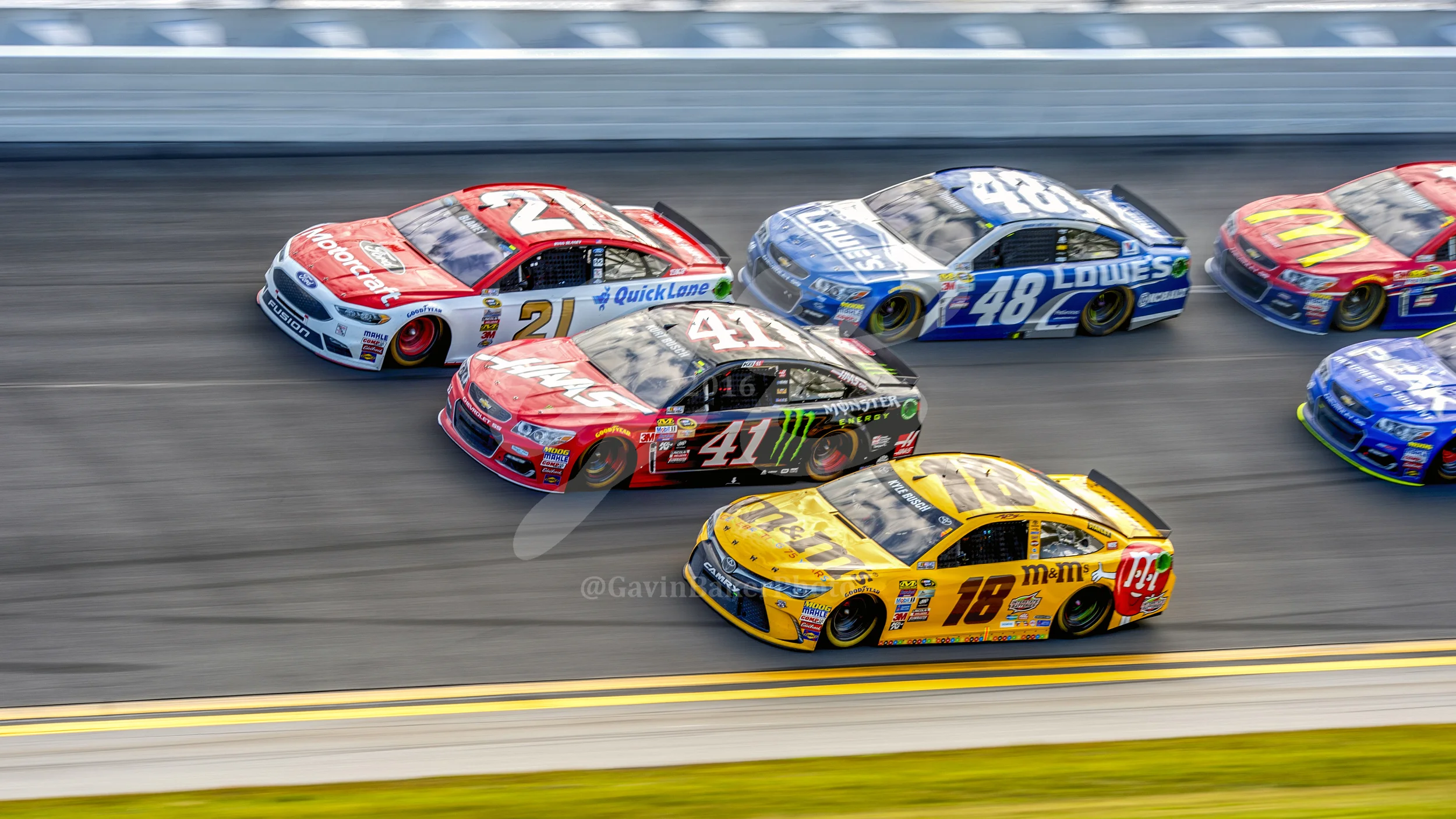 Kurt Busch, Kyle Busch, Ryan Blaney, and Jimmie Johnson lead the pack through turn one of the Daytona 500.