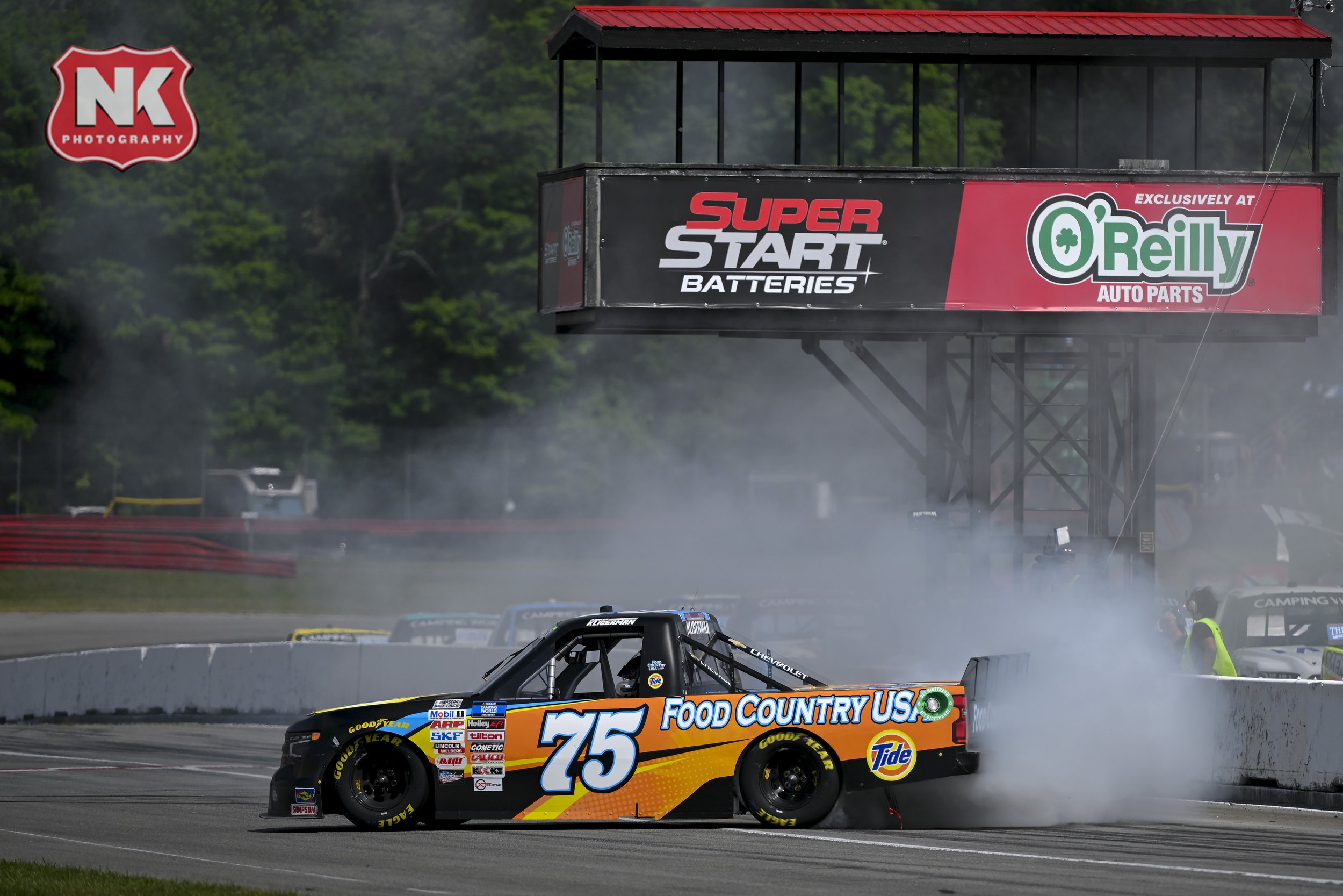 Parker Kligerman - Henderson Motorsports - Food Country USA/Tide Toyota Tundra - Mid-Ohio - NASCAR - Camping World Trucks - 2022 - Burnout