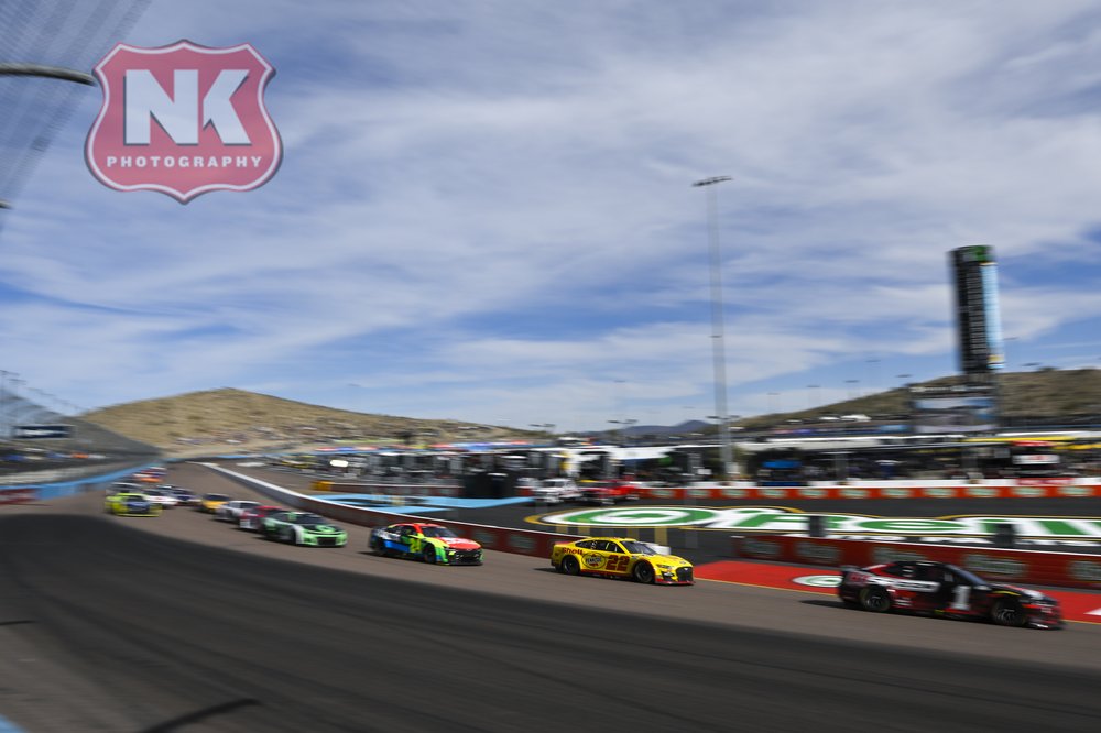 #22: Joey Logano, Team Penske, Shell Pennzoil Ford Mustang during the NASCAR Cup Series Ruoff Mortgage 500 at Phoenix Raceway