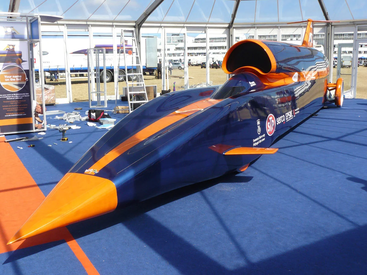 Bloodhound_Car_1.jpg