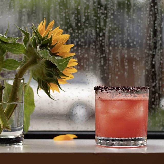 Are you moving your kids into the dorms this weekend? Take a break and head to @lanternrestaurant for a refreshing cocktail!