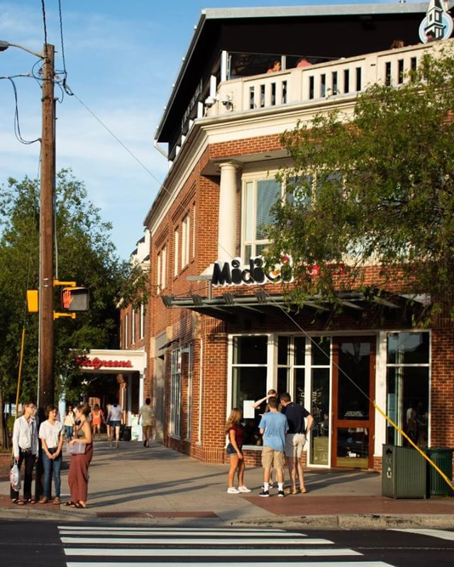 Downtown Chapel Hill is ready to serve up some great food, good drinks, and Carolina cheer this weekend as we start another football season! Go Heels! @CarolinaAthletics #BeatCal #GoHeels