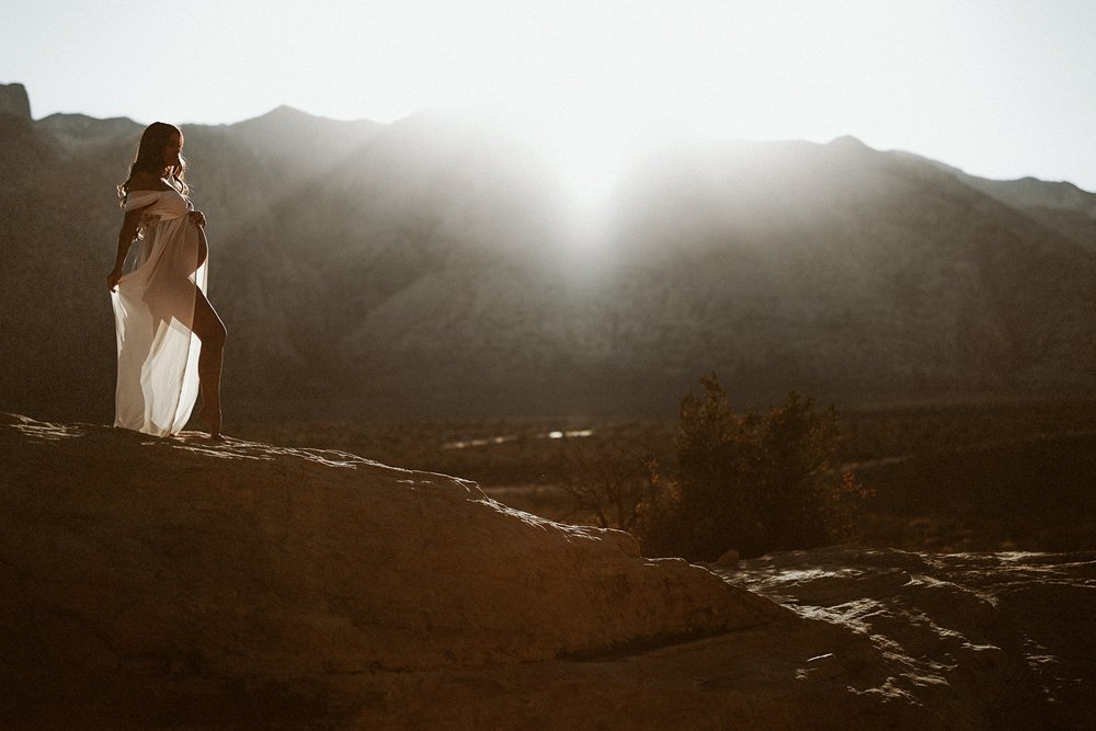 Twisted-oaks-studio-red-rock-canyon-maternity-shoot-10.jpg