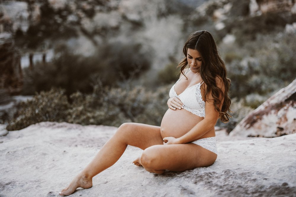 Twisted-oaks-studio-red-rock-canyon-maternity-shoot-19.jpg