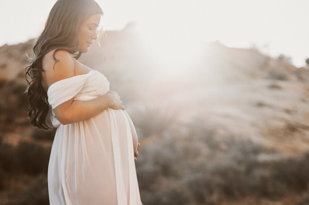 Twisted-oaks-studio-red-rock-canyon-maternity-shoot-34.jpg