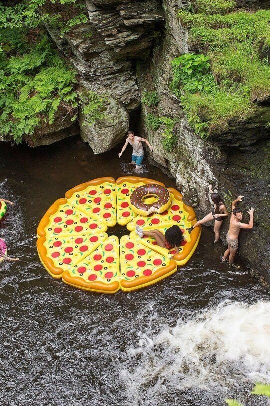 CL_POOL_Pizza_03.jpeg
