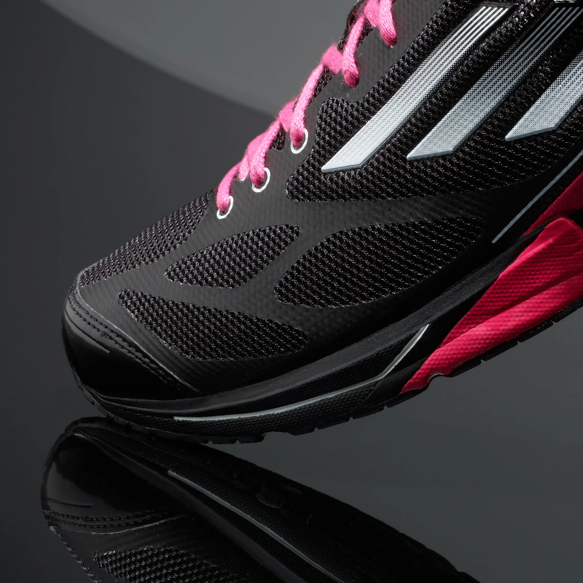 12_FW12_adizero_feather_2_W_04_Final.jpg