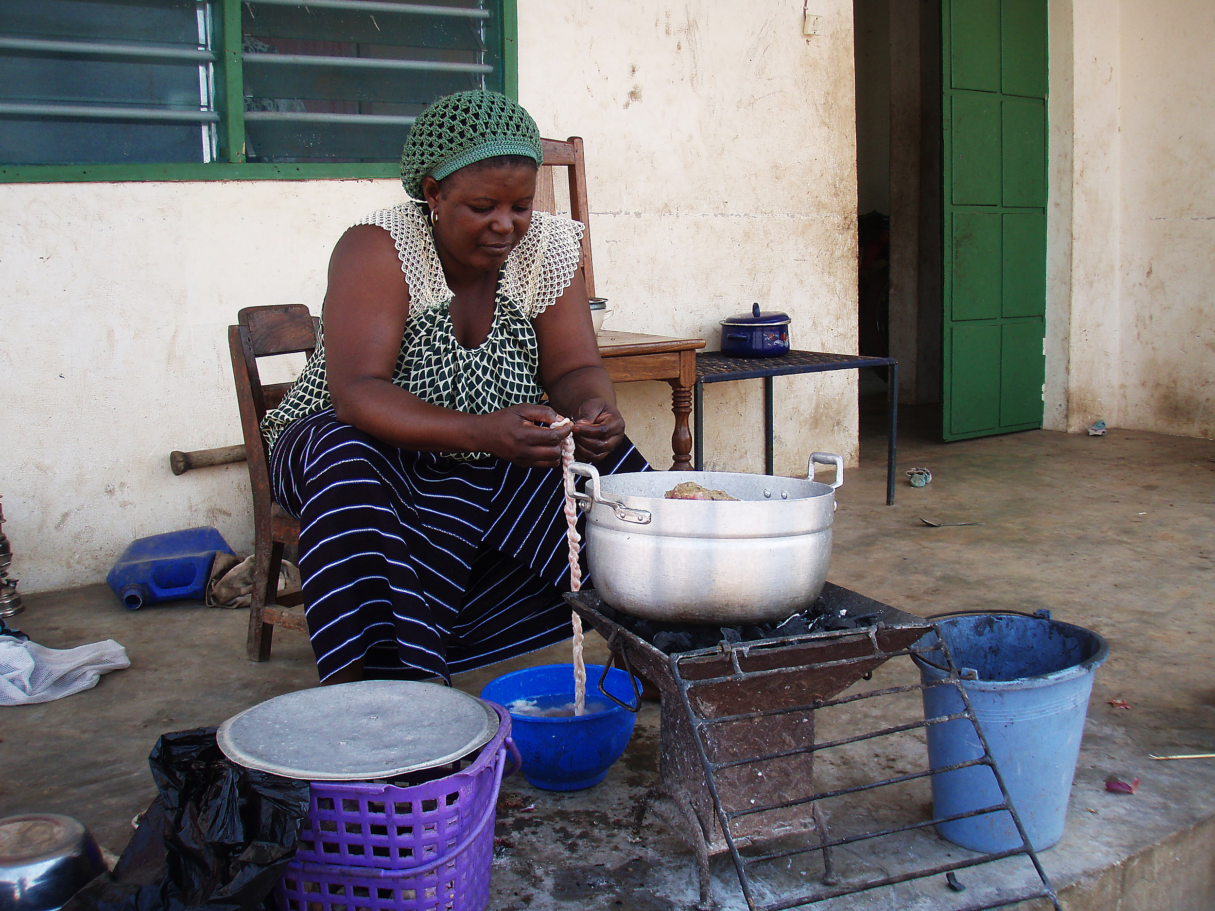  Falilah, one of the village nurse’s two wives, makes sausage from a sheep’s intestines. On Tabaski, or Eid al-Adha (or the “Festival of Sheep” in Togo), families slaughter a sheep to commemorate Abraham’s willingness to sacrifice his son Isaac to Go