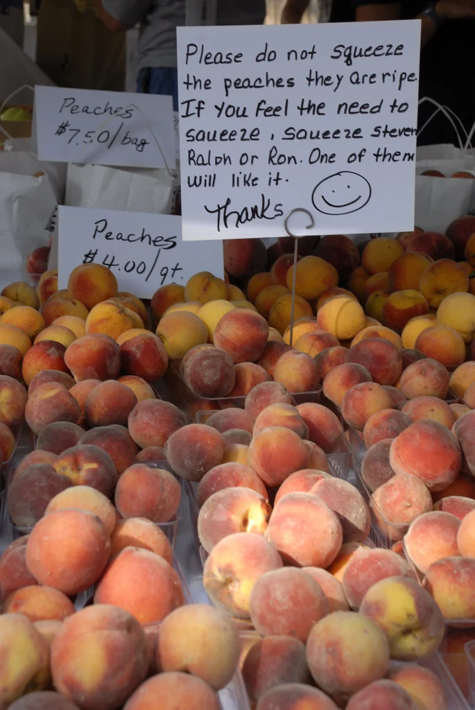 Peaches and wit at the farmers' market