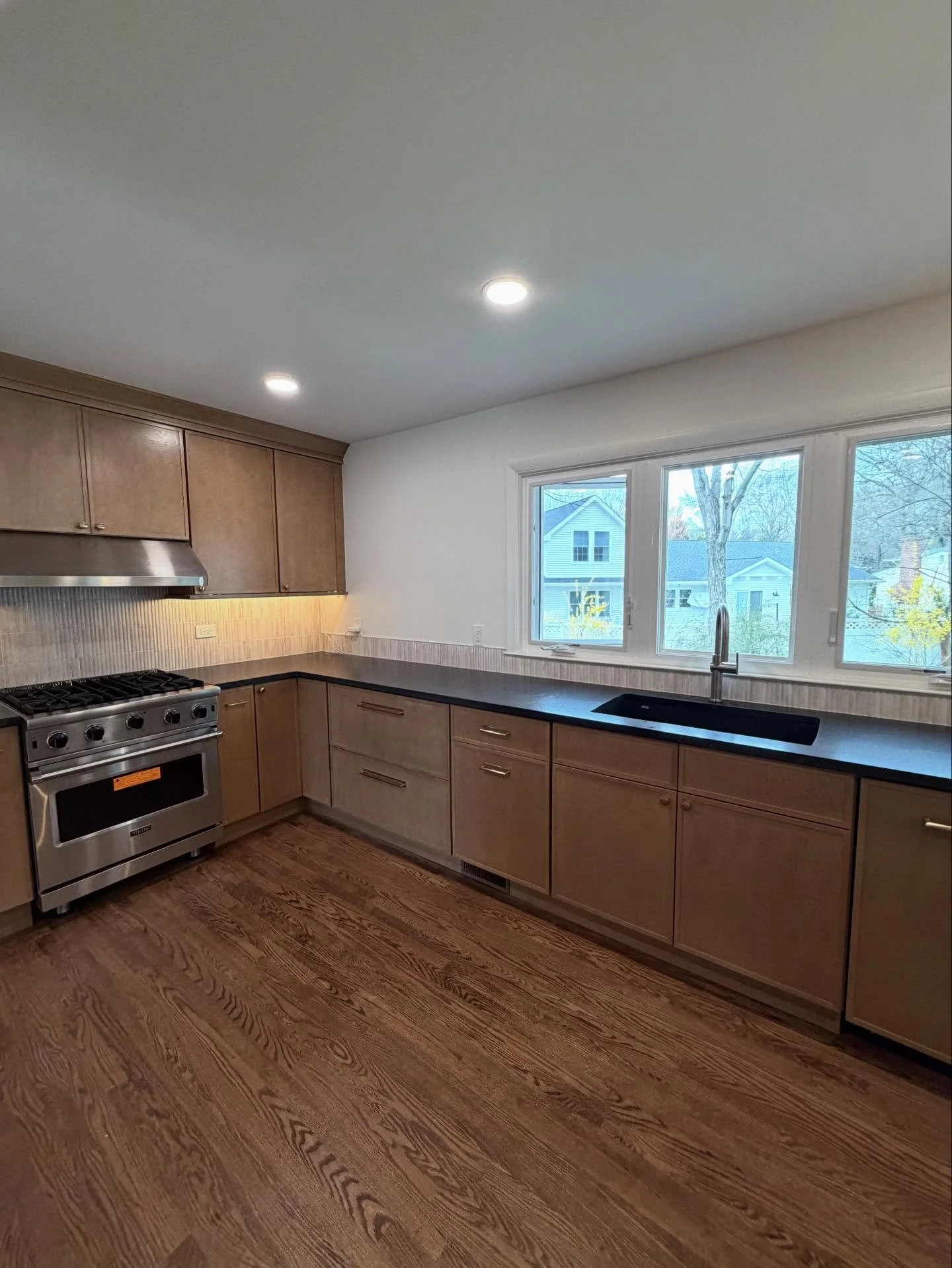 Swipe to see the before and after! Another kitchen renovation complete. 💫 

#kitchenrenovation #kitchenremodel #kitchenbeforeandafter #homerenovation #njcontractor