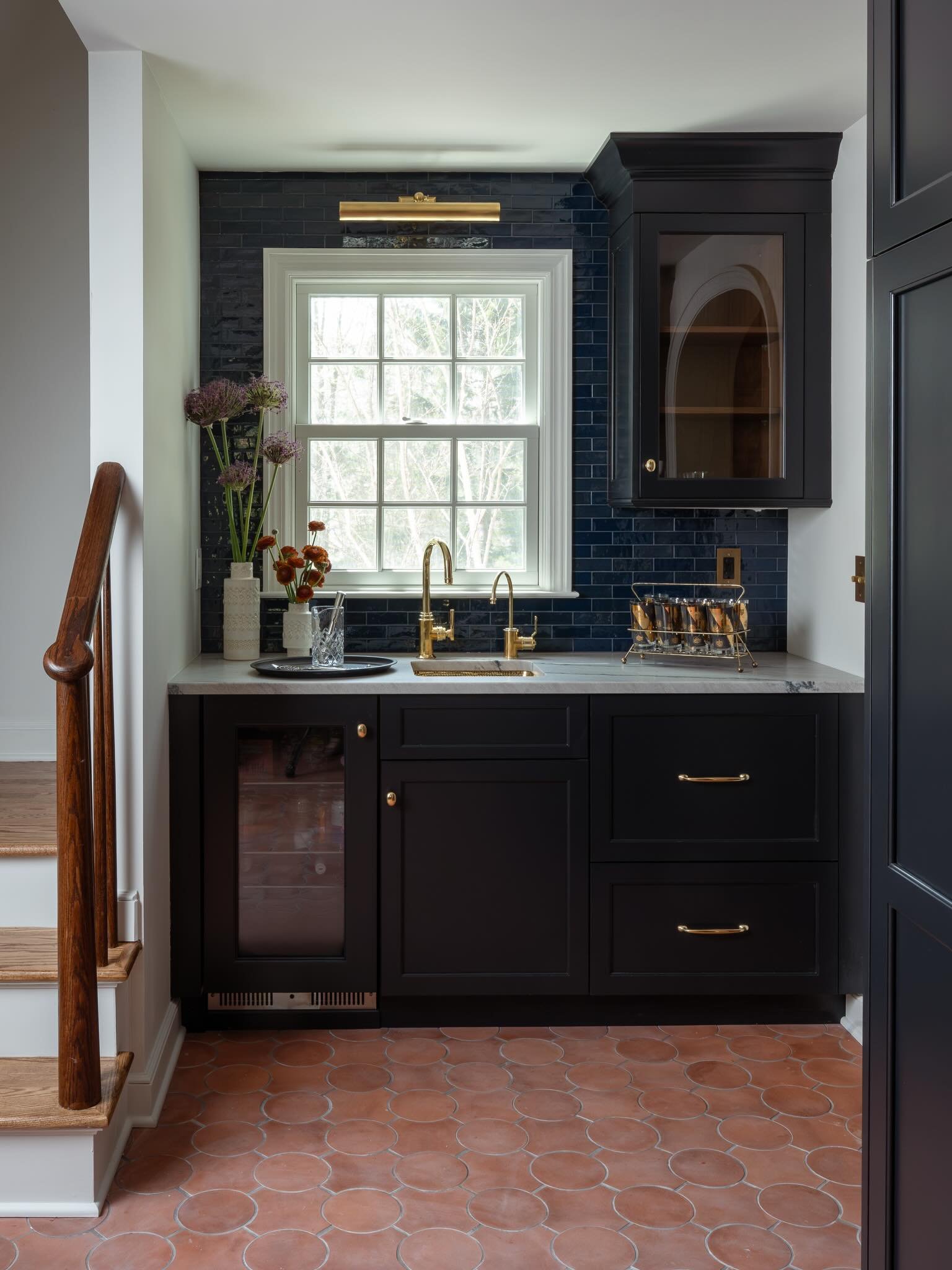From brewing morning coffee to mixing evening cocktails, this corner bar does it all. The perfect blend of function and style for hosting friends! ✨🍸 ☕️ 

#kitchenrenovation #kitchenremodel #summitnj #njcontractor #homerenovation 

Photography: @emi