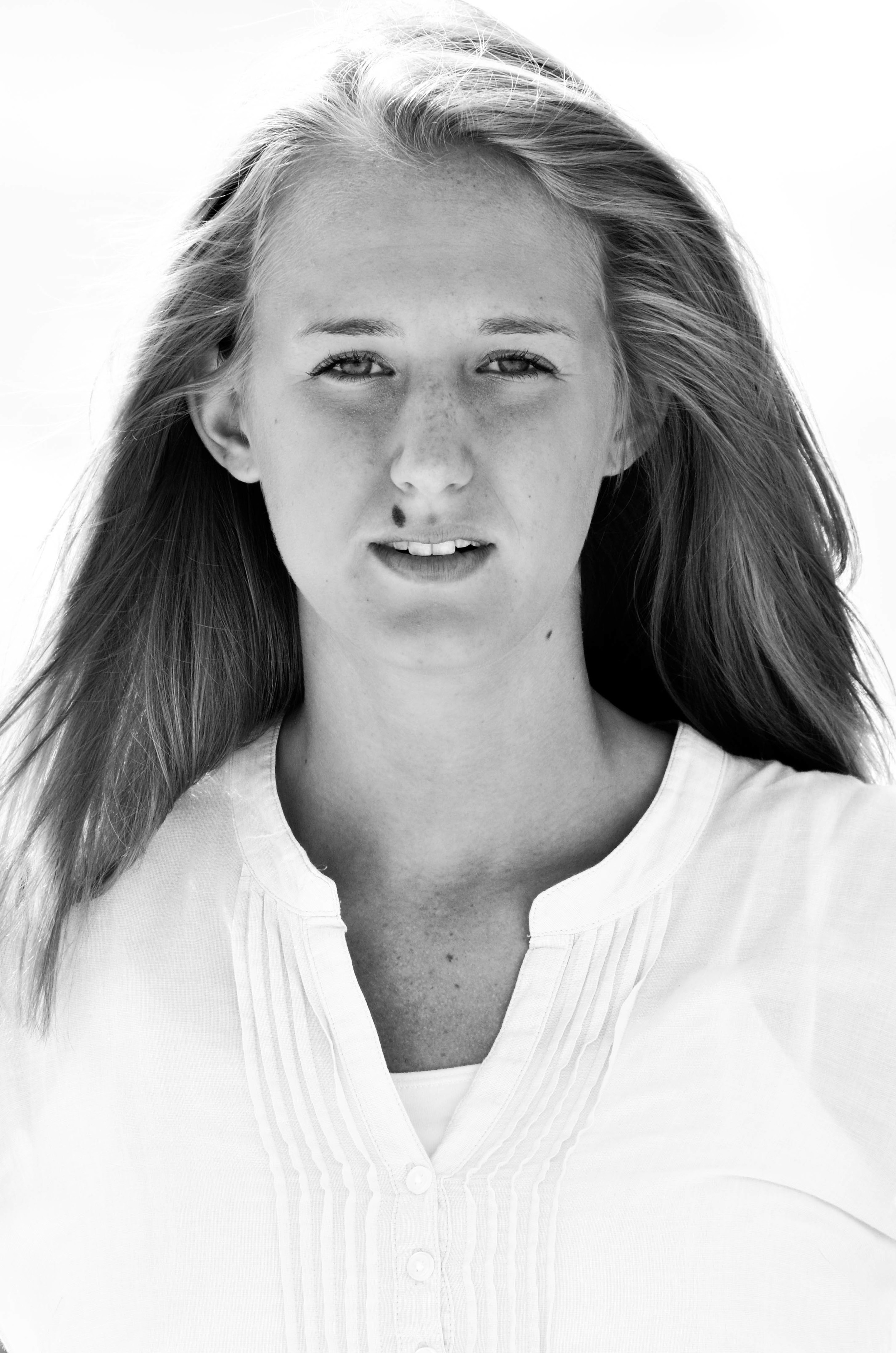 Elizabeth_Portraits_TaylorCrichton2012-7.jpg