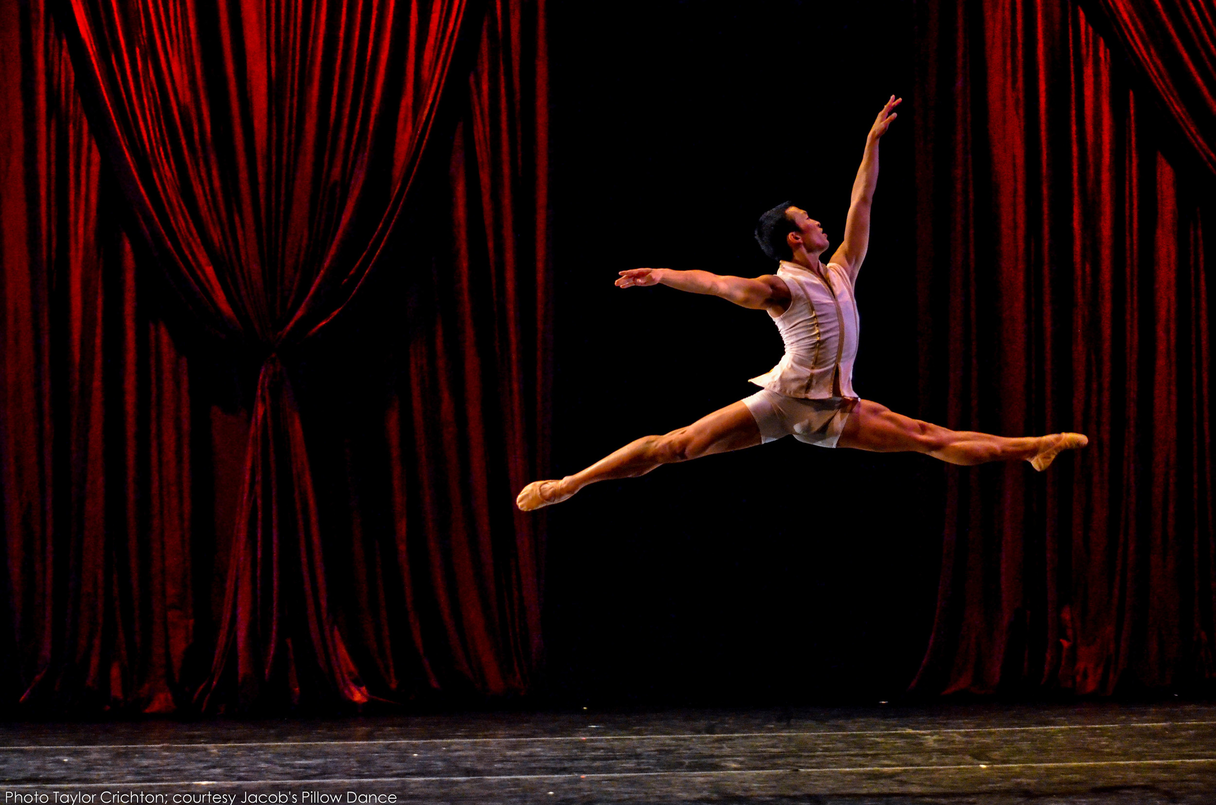 JoffreyBallet_DressRehearsal_2012TaylorCrichton_010.jpg