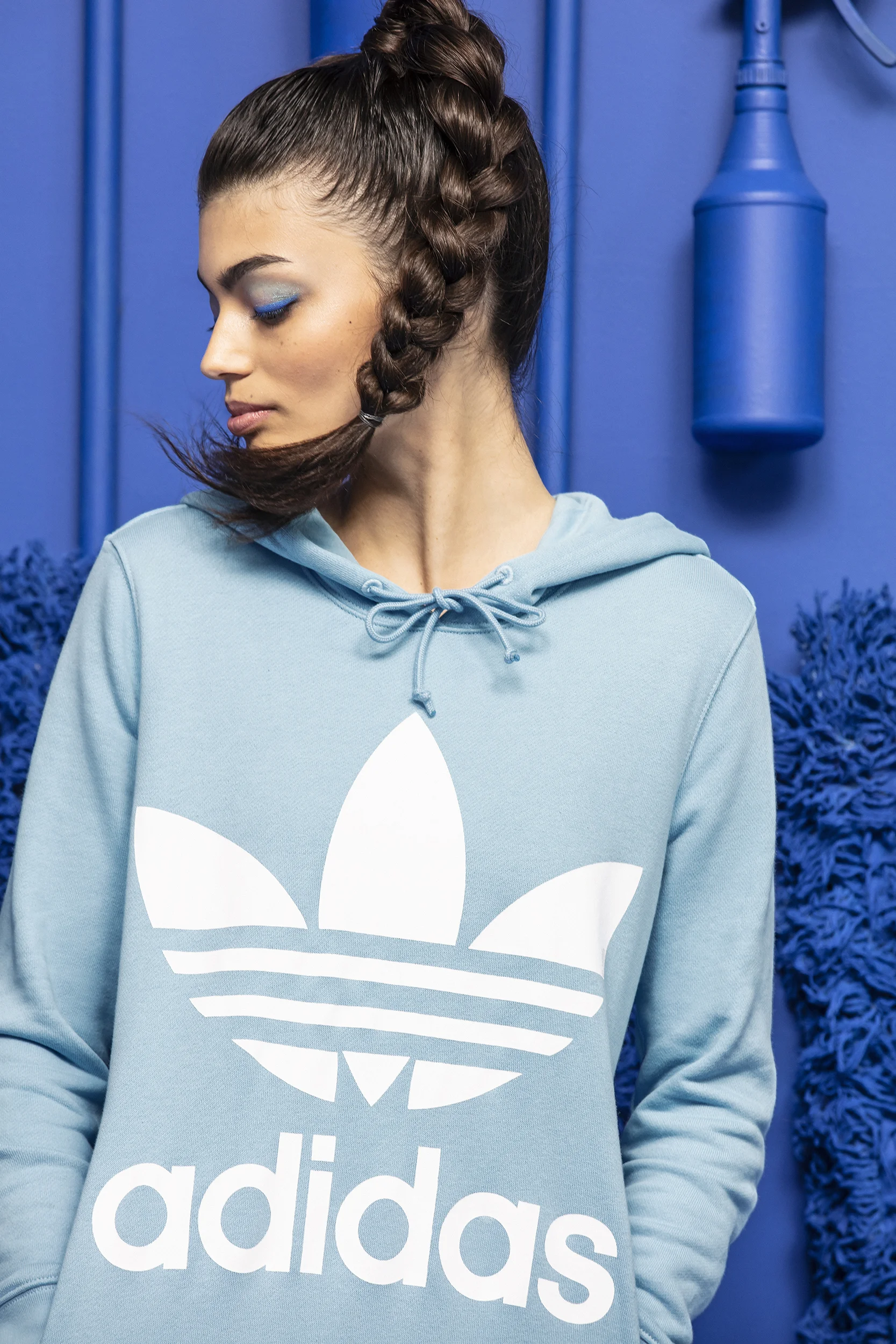 FW18_ADICOLOR_DTC_FEMALE_BLUE_1_4038_2500.jpg