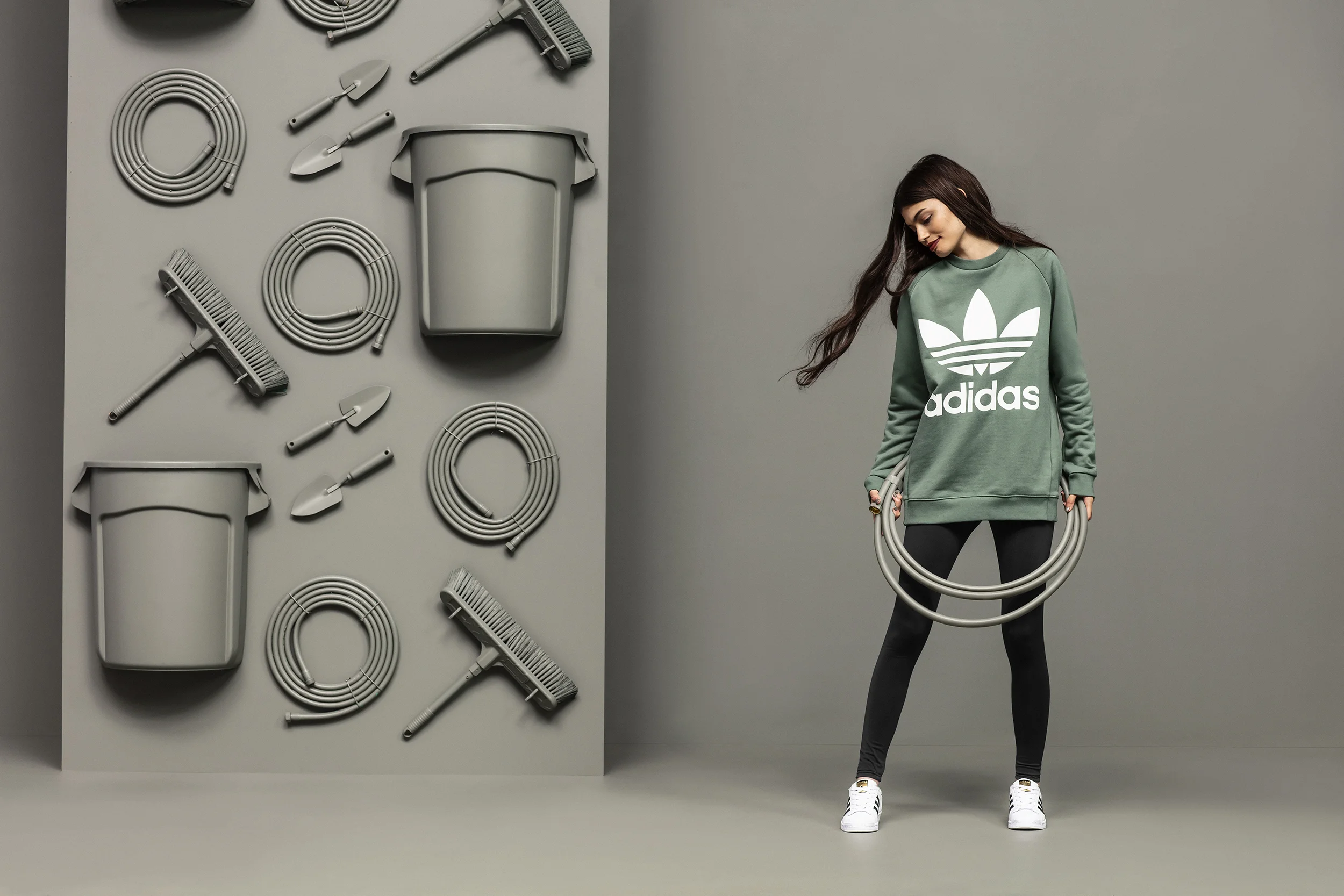 FW18_ADICOLOR_DTC_FEMALE_GREEN_1_6001_2500.jpg